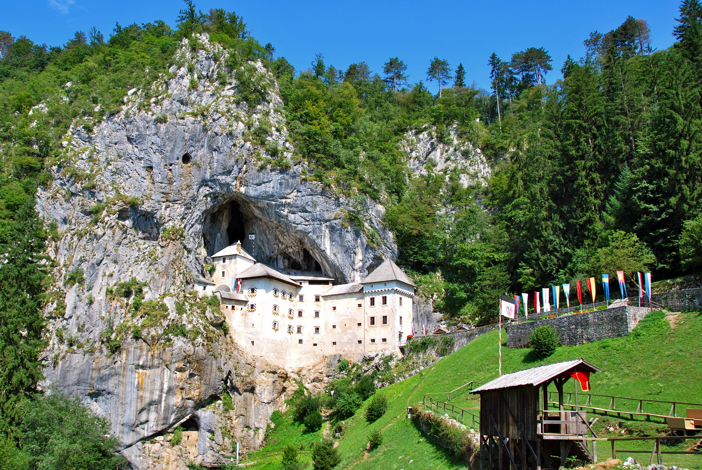 Предъямский замок фото внутри