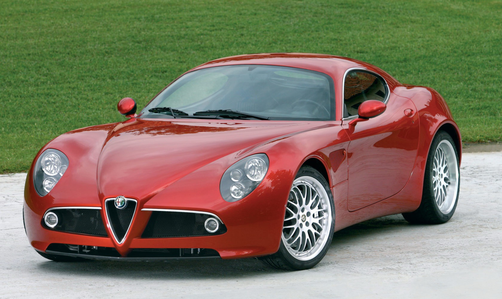 Машина Alfa Romeo 8c Competizione