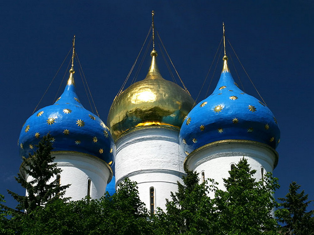 Много церквей. Сергиев Посад купола. Золотые купола Сергиев Посад. Сергиев Посад собор с голубыми куполами. Купола соборов Суздаль.