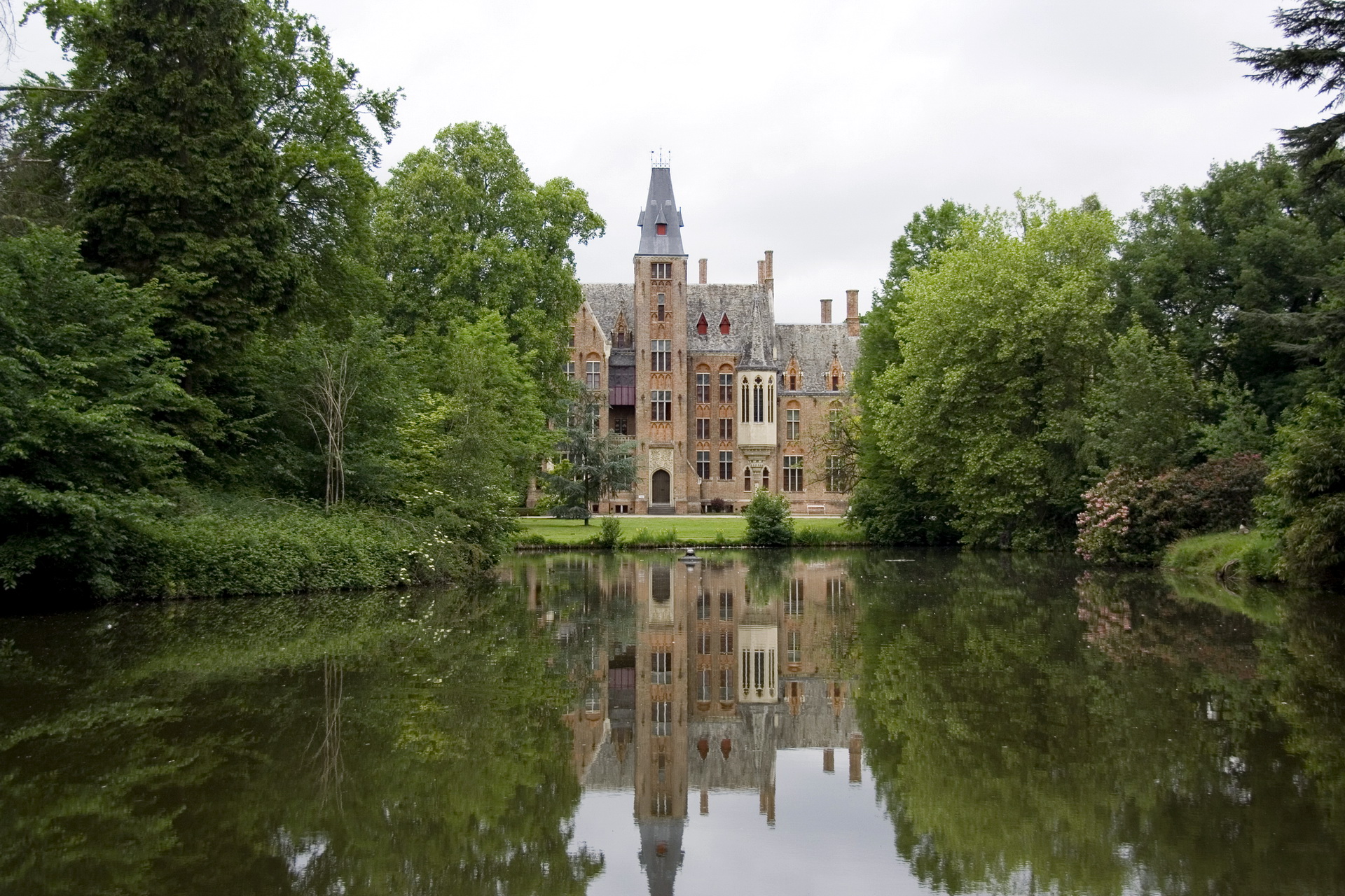 Бельгия замок Лоппем
