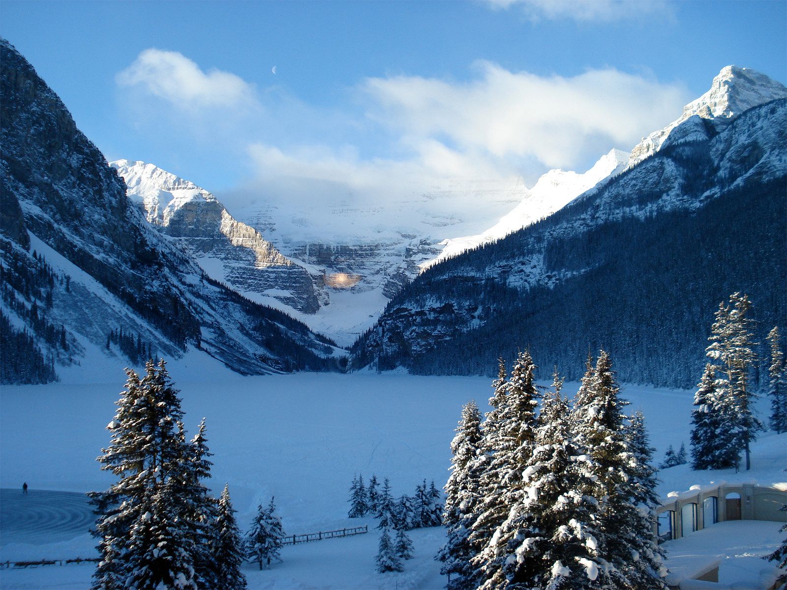 Время гор. Провинция Альберта Канада зима. Канада Lake Louise зимой. Альберта Канада зимой. Зимние горы.