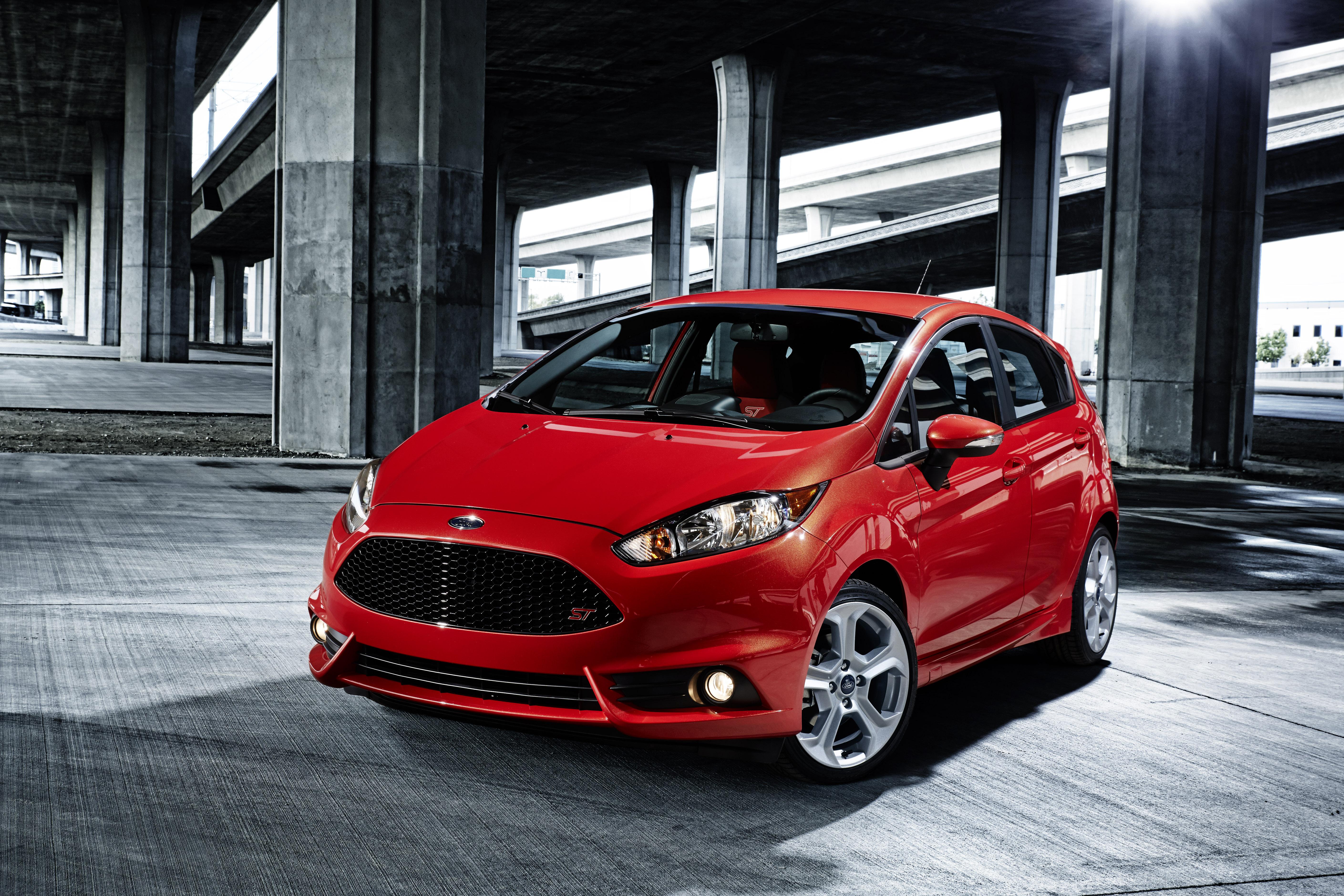 Форд 2014 год. Ford Fiesta St 2014. Красный Ford Fiesta St. Машина Форд Фиеста красная. Ford Fiesta sedan St.