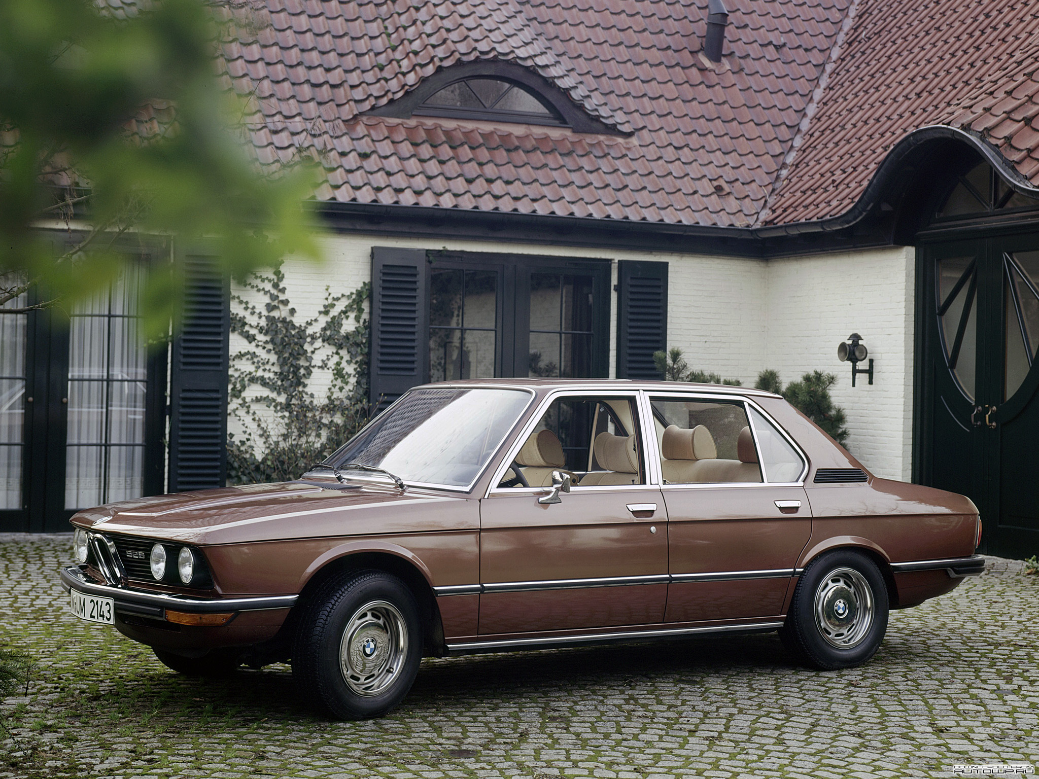 12 1974. BMW e12 sedan. BMW 528 e12. БМВ е12 528. BMW 520 e12 1974.