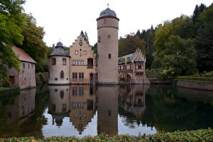 Картинка Замки Германия Castle Mespelbrunn