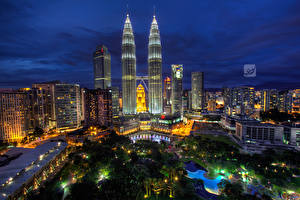 Фотографии Малайзия Небоскребы В ночи Куала-Лумпур город