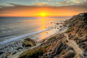 Картинки Побережье США Море Рассвет и закат Пляже Облачно Горизонта HDRI Калифорния Малибу Солнца